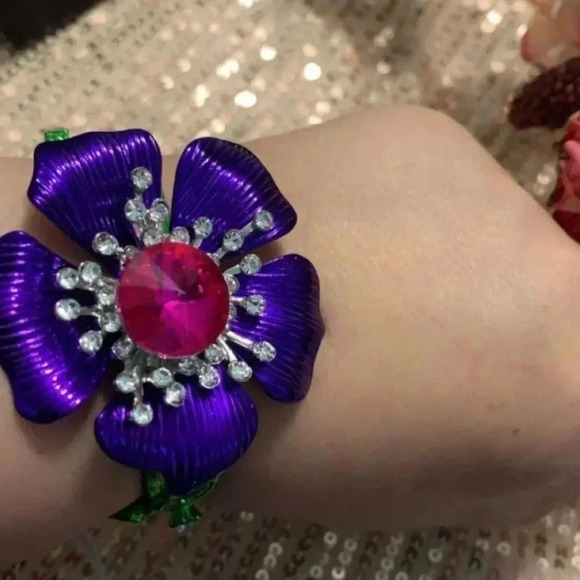 New Betsy Johnson metal  to petal collection bracelet - Picture 1 of 4
